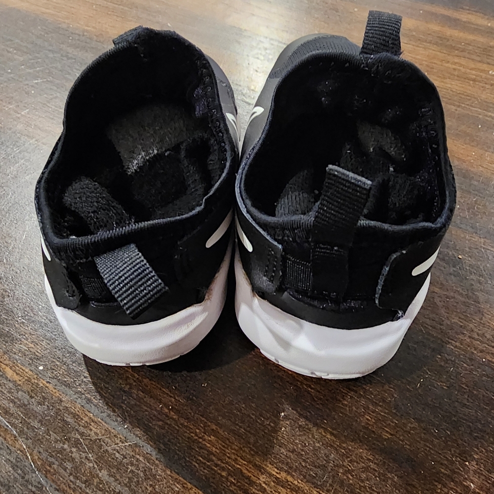 Nike Toddler Black Sneakers Flex Runner - Size 9c - Picture 2 of 6